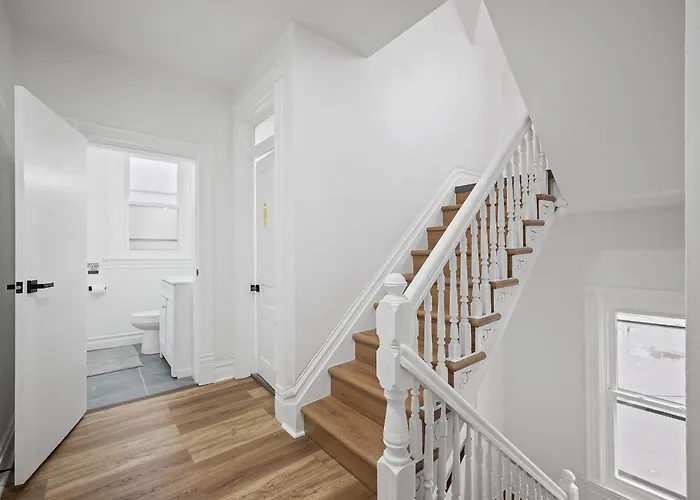 Shadyside, !b Modern And Bright Private Bedroom With Shared Bathroom * Pittsburgh
