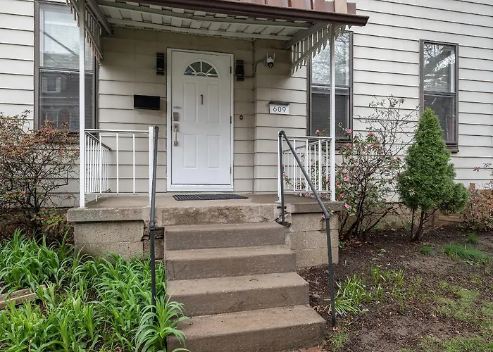 Shadyside, !b Modern And Bright Private Bedroom With Shared Bathroom * Pittsburgh