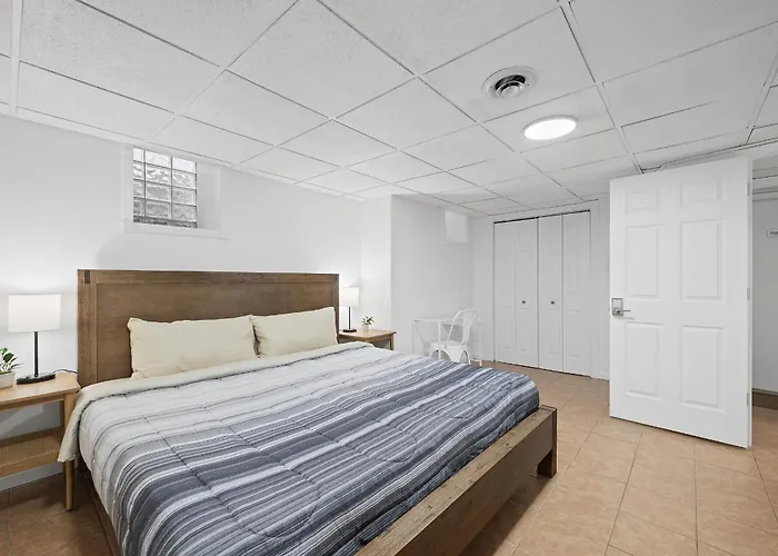 Shadyside, !b Modern And Bright Private Bedroom With Shared Bathroom *