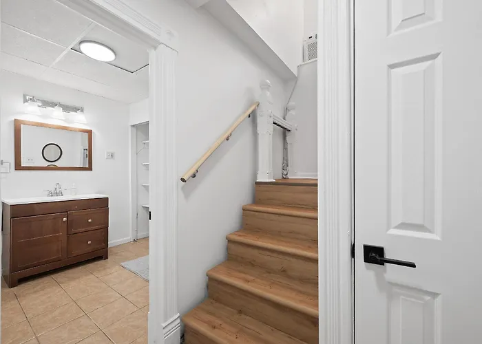 Homestay Shadyside, !b Modern And Bright Private Bedroom With Shared Bathroom