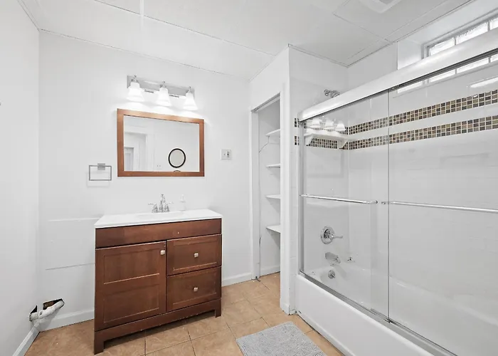 Shadyside, !b Modern And Bright Private Bedroom With Shared Bathroom Homestay Pittsburgh